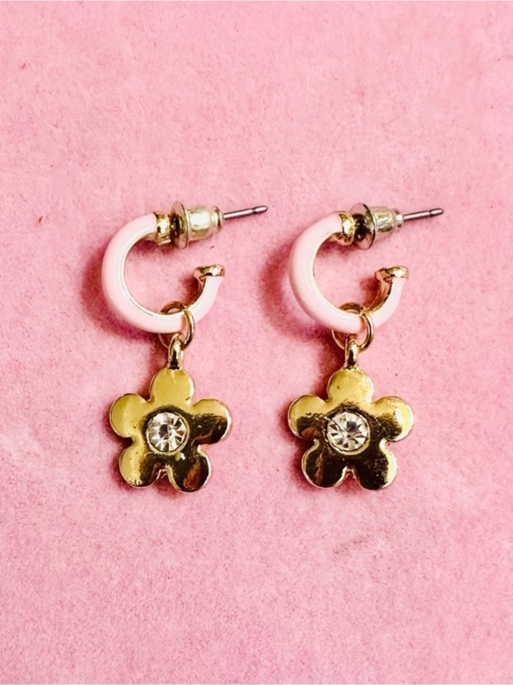 NWT Pink Hoop Daisy Charm Earrings